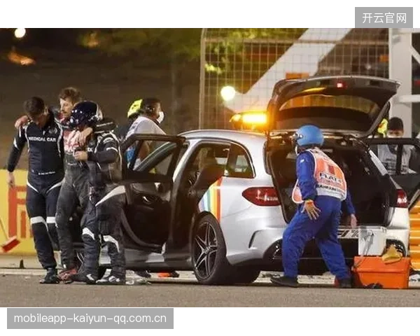 F1维修区惊魂！起火画面吓坏车手
